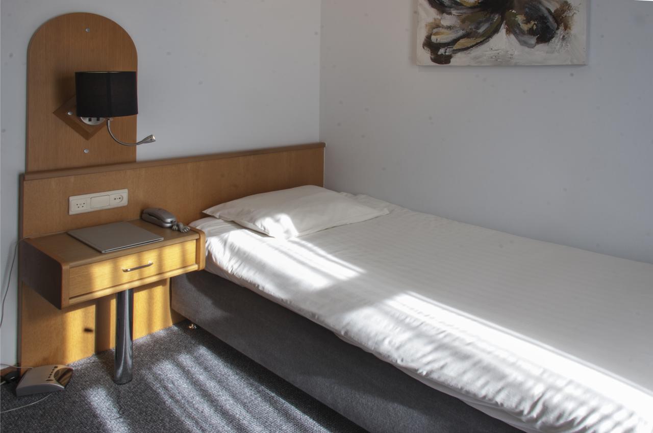 Hotel&Appartementen Royal Sas van Gent Exterior foto