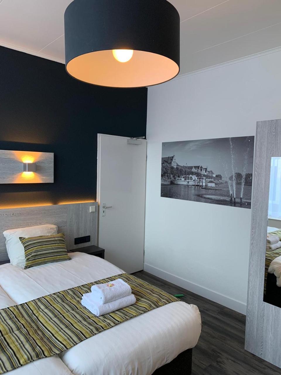 Hotel&Appartementen Royal Sas van Gent Exterior foto